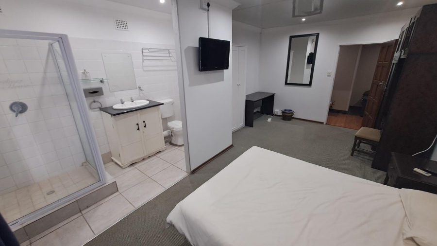 5 Bedroom Property for Sale in Brandwag Free State